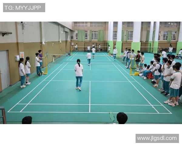 广州羽毛球队速度之美探秘:从训练到比赛的全景观察 广州羽毛球队速度之美探秘:从训练到比赛的全景观察